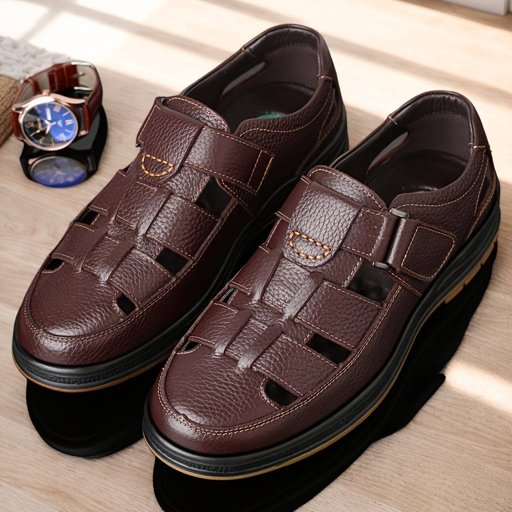 Calzature estive uomo: sandali aperti in pelle, traspiranti e freschi. Perfetti per le giornate calde.
