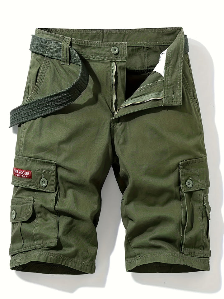 Dettaglio delle tasche multiple sui bermuda cargo uomo. Spaziosi e pratici per escursioni e abbigliamento funzionale.