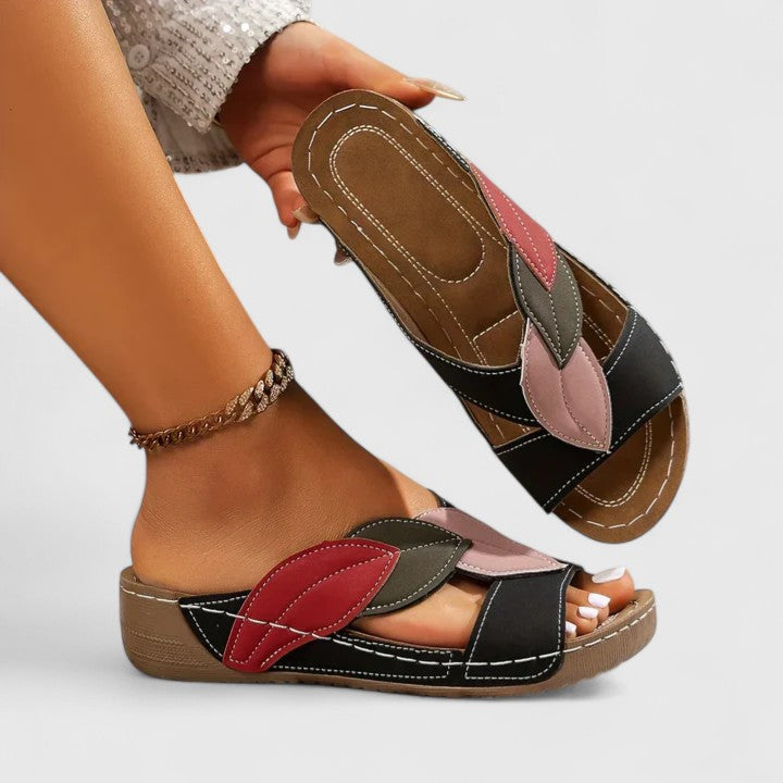 Sandali con zeppa per donna, dotati di plantare ammortizzato e supporto ortopedico per un comfort superiore.