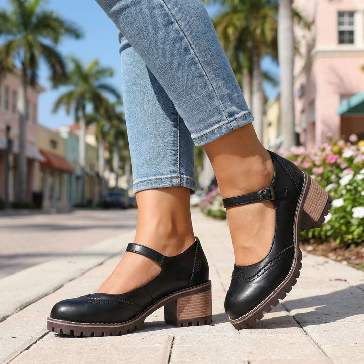 Calzature autunnali: Mary Jane donna vintage con tacco stabile, cinturino. Perfette per look casual chic.