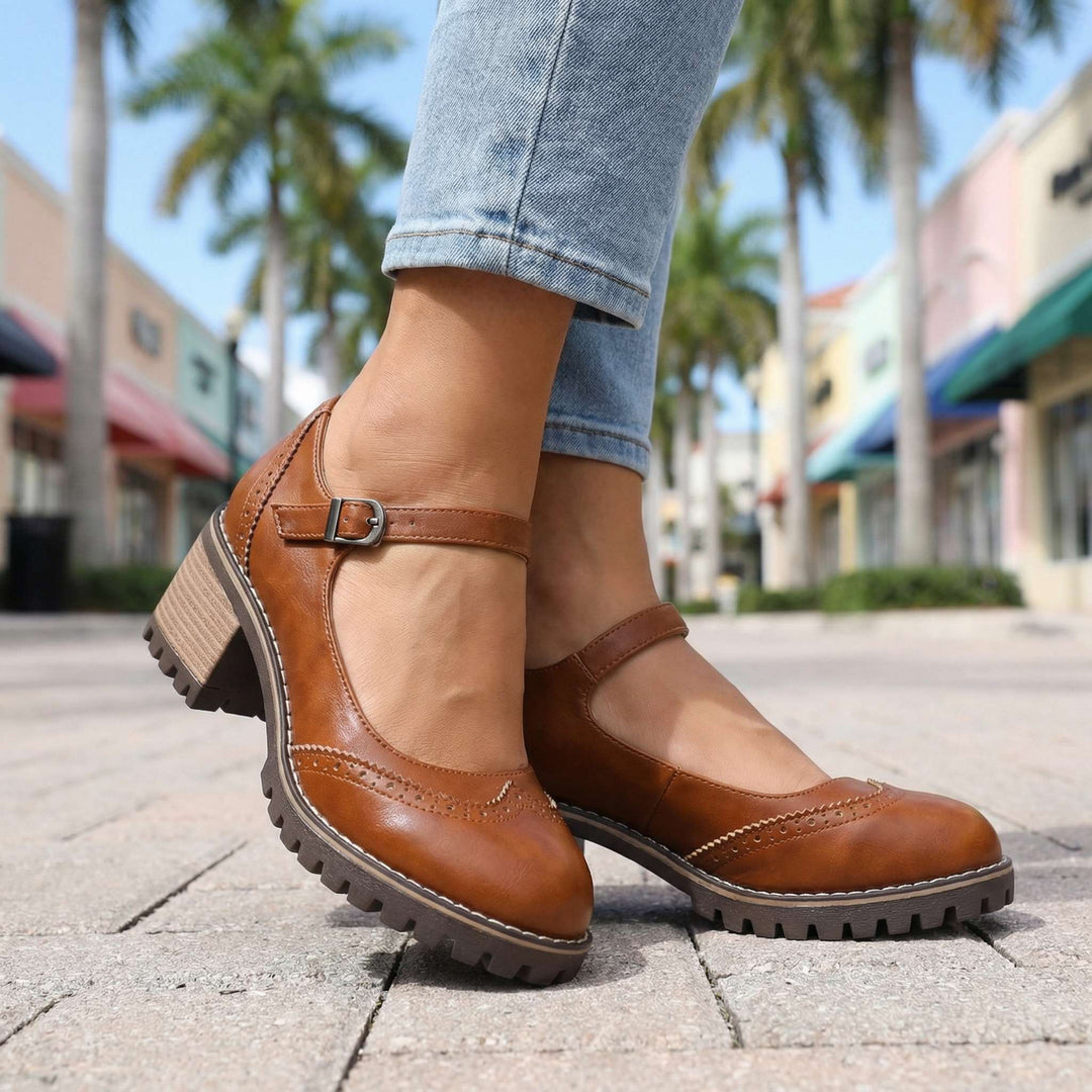 Scarpe Mary Jane vintage per donna, tacco comodo e cinturino. Stile retrò e moda femminile versatile.