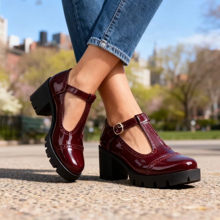 Mocassini donna brogue vintage neri con tacco a blocco, eleganza classica e comfort per moda femminile.