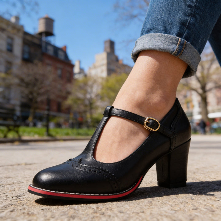 Scarpa donna mocassino con tacco a blocco, t-strap brogue e fibbia; calzatura vintage elegante e confortevole.