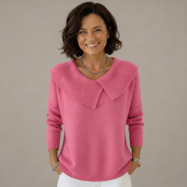 Maglia donna rosa con collo sciallato, comoda e calda, ideale per look invernali casual ed eleganti.