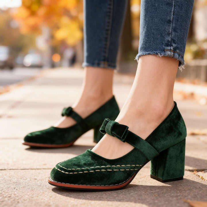 Mocassini neri da donna, eleganti slip-on con tacco a blocco, ideali per la moda autunnale.