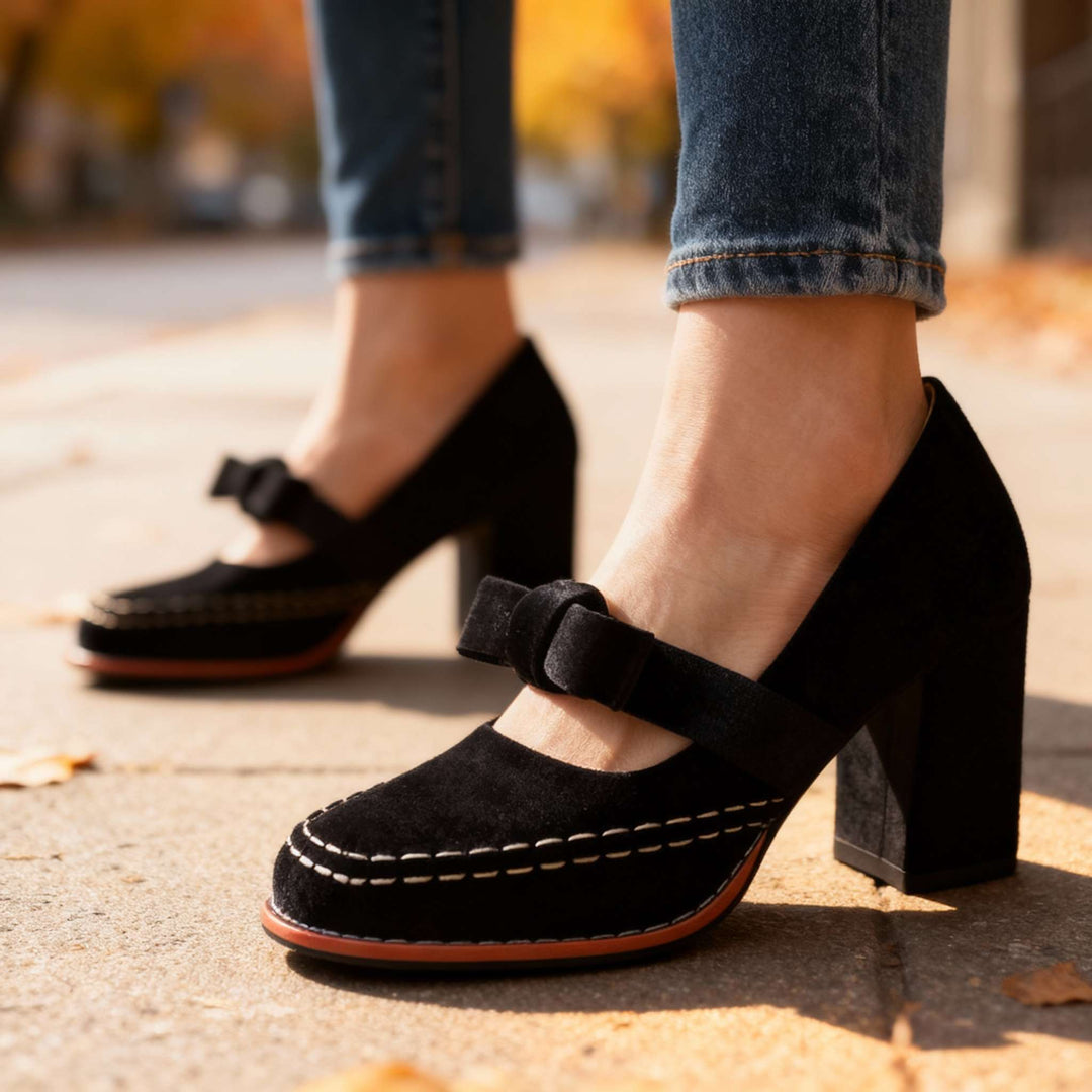Eleganti mocassini donna con tacco a blocco, scarpe moda slip-on ideali per outfit raffinati.