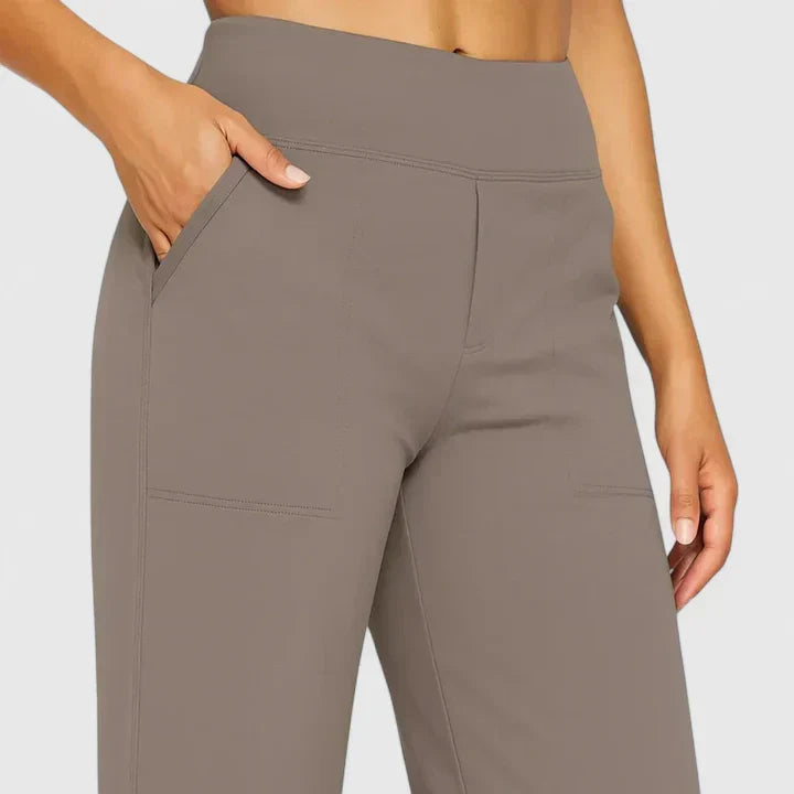 Eleganti pantaloni donna gamba dritta, vita alta, perfetti per look chic e moda. Abbigliamento versatile.
