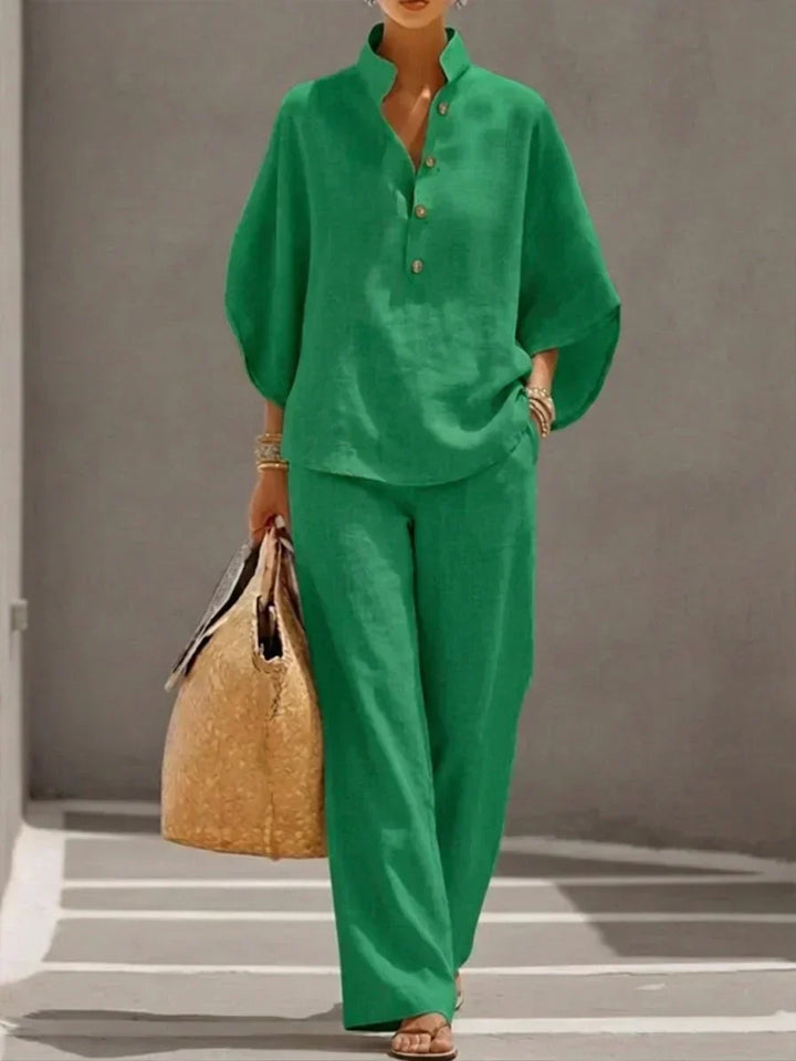 Set moda donna primavera/estate con camicia maniche pipistrello e pantaloni ampi. Ideale per outfit elegante o casual.