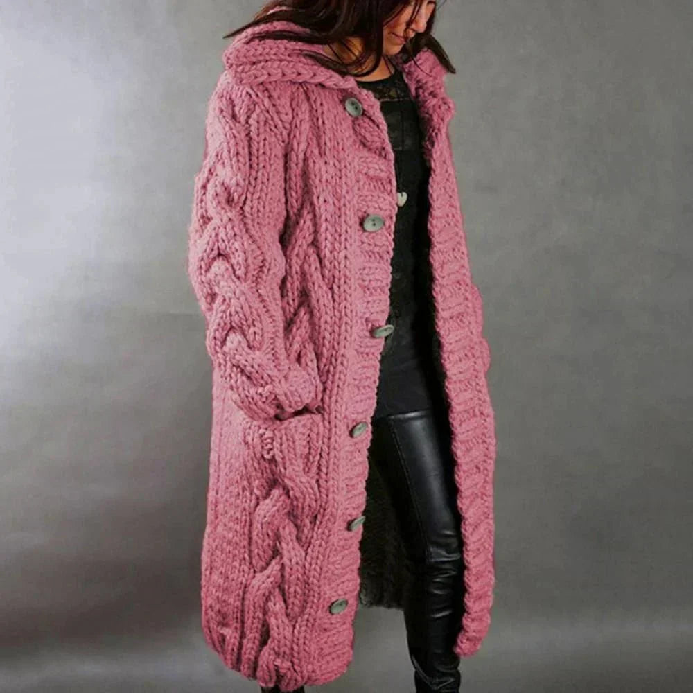 Cardigan rosa lungo da donna, morbido, con cappuccio e bottoni. Eleganza casual per un comfort quotidiano.