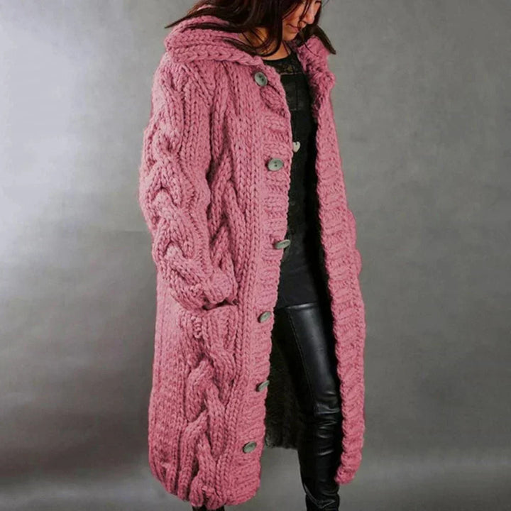 Cardigan rosa lungo da donna, morbido, con cappuccio e bottoni. Eleganza casual per un comfort quotidiano.