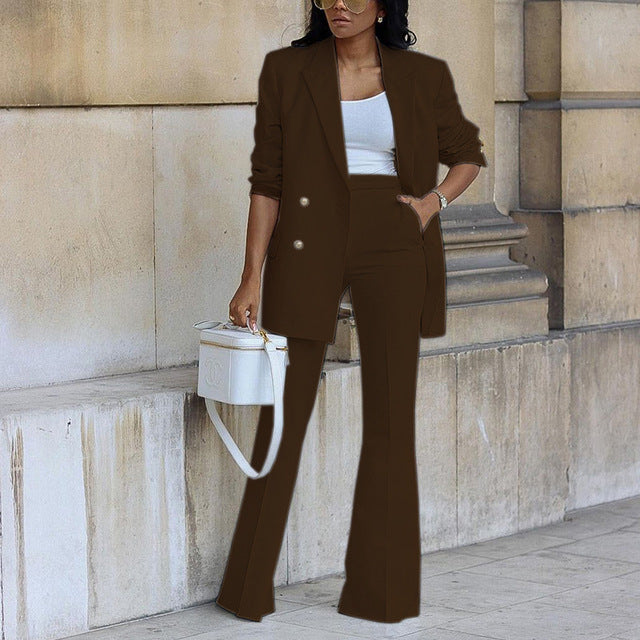 Abbigliamento formale estivo: completo blazer e pantaloni donna. Eleganza business versatile per ogni occasione.