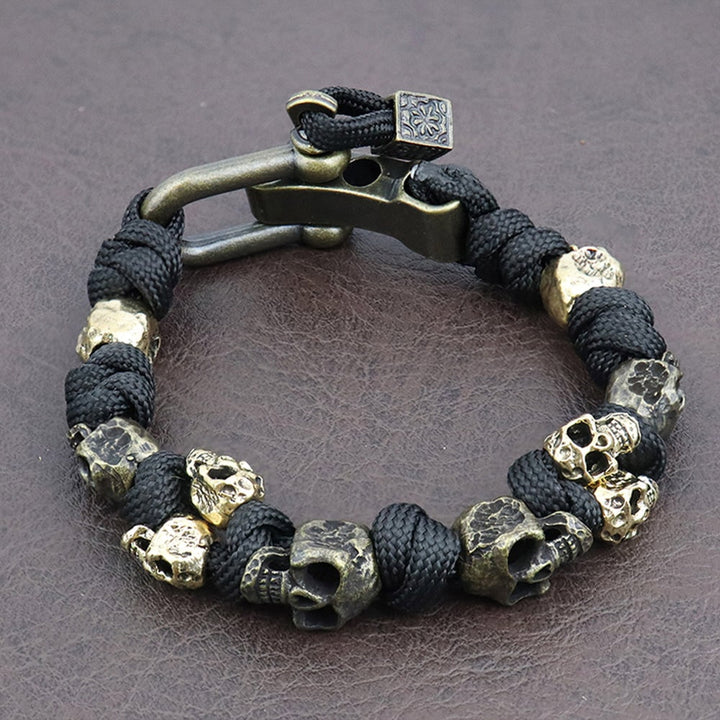 Bracciale uomo regolabile con teschio, rame placcato oro. Gioiello da uomo in stile gotico.