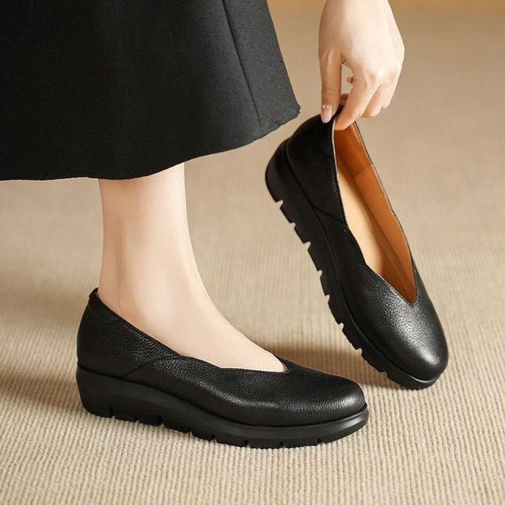 Scarpe basse donna ortopediche. Offrono massimo comfort e supporto per i piedi con un tocco di stile.