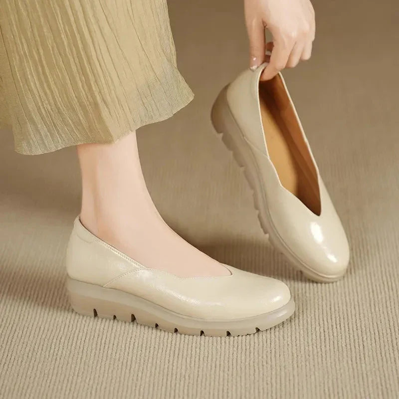 Ballerine donna ortopediche. Combinano comfort e stile con una distintiva suola bicolore. Ideali per la primavera.