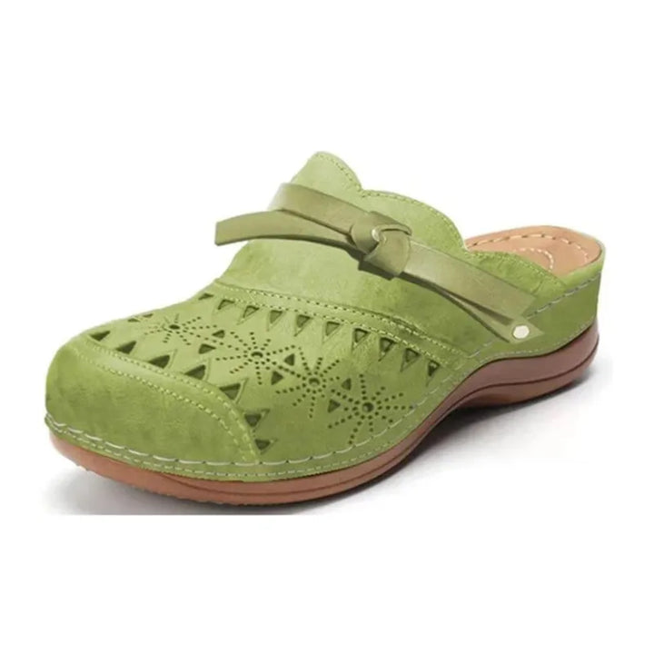 Eleganti zoccoli estivi da donna con fiocco, mules traforate per un look casual-chic e massimo comfort.