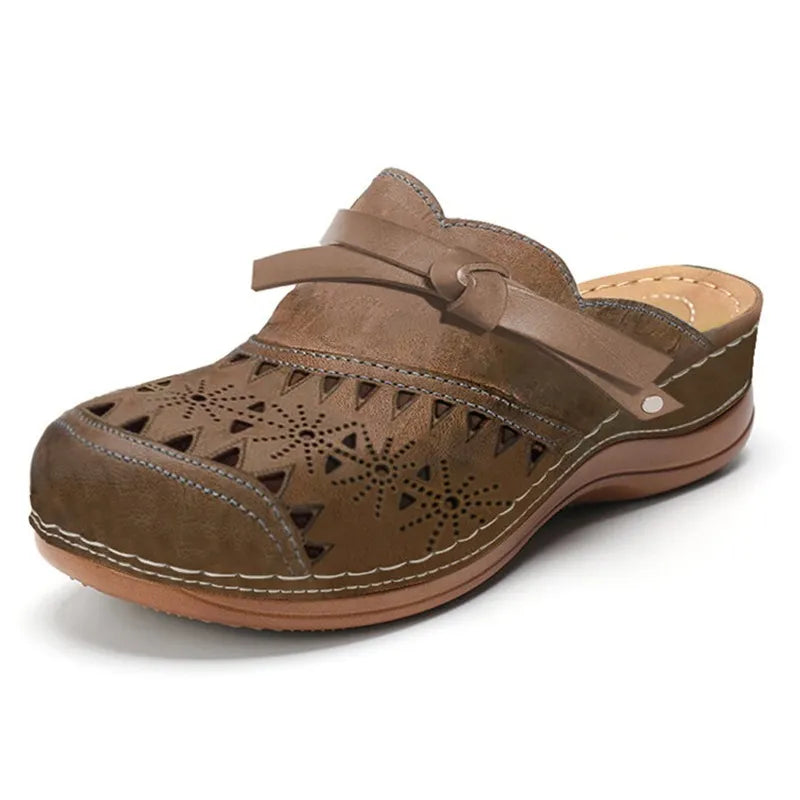 Zoccoli donna mules con fiocco, scarpe estive traforate e ammortizzate. Calzature comode moda femminile.