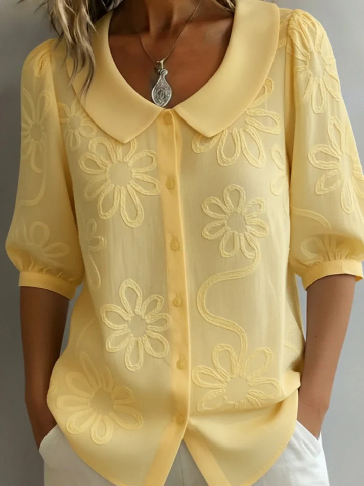 Camicetta floreale ricamata da donna, vestibilità rilassata, maniche 3/4. Stile elegante e casual estivo.