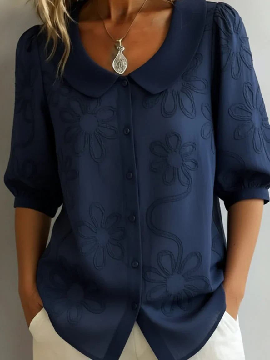 Camicetta donna ricamata floreale, versatile per outfit casual ed eleganti. Tendenza moda primavera estate.