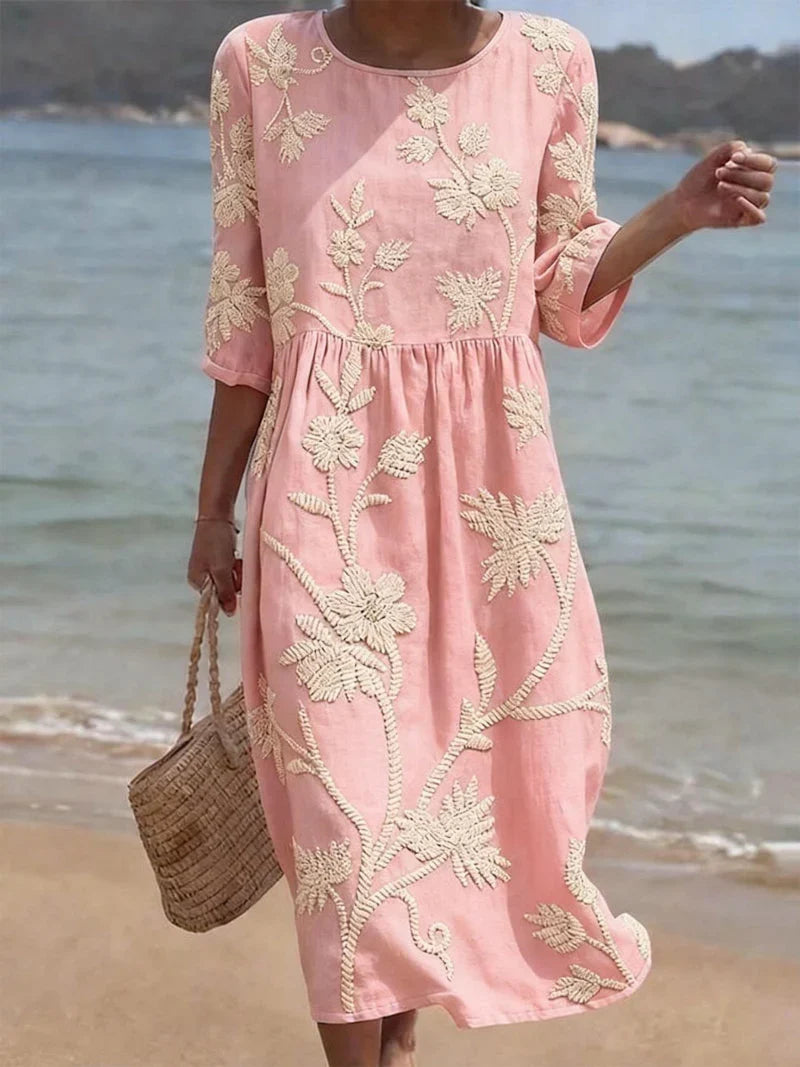 Abito midi donna primaverile/estivo con ricamo floreale e maniche tre quarti. Perfetto per outfit casual-chic.