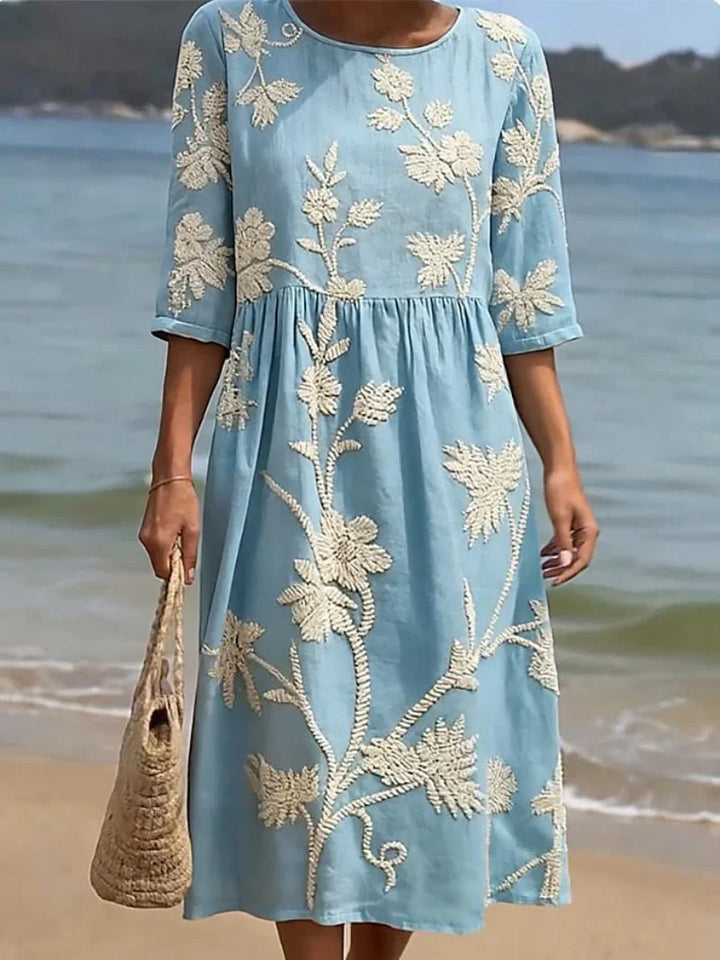 Vestito donna midi con delicato ricamo floreale e maniche a tre quarti. Ideale per occasioni eleganti o casual.