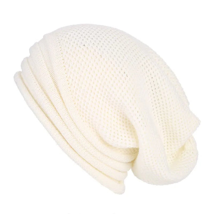Cappello beanie slouchy ragazza, trama a nido d'ape, accessorio moda invernale, stile casual e copricapo caldo.