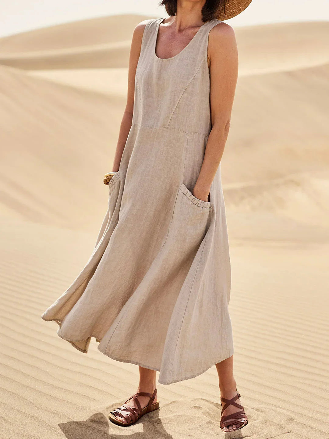Vestito lungo donna elegante con scollo rotondo e pratiche tasche.