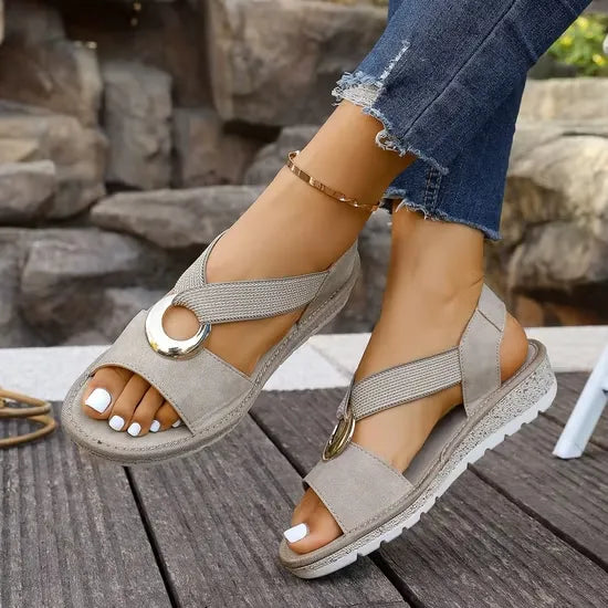 Sandali donna con cinturino intrecciato chic e design ortopedico per un comfort duraturo.