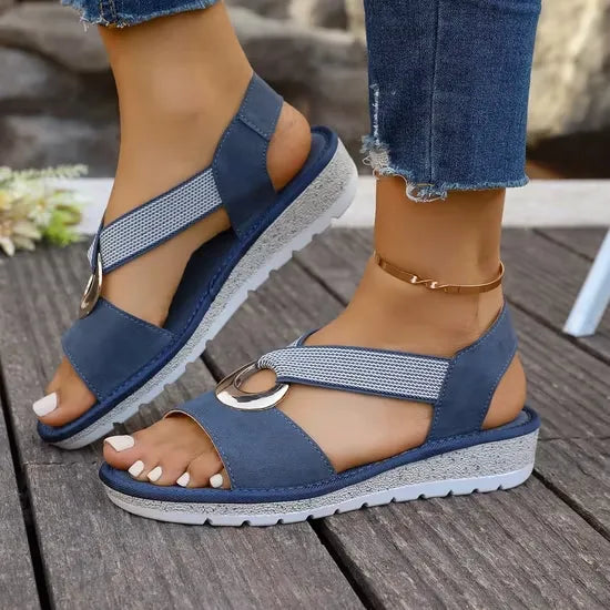 Sandali moda estiva donna con elegante cinturino intrecciato e supporto plantare.