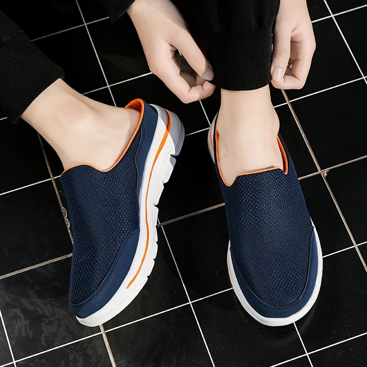 Pantofole slip-on uomo traspiranti, ideali per la casa. Design moderno e supporto ortopedico per un comfort duraturo.