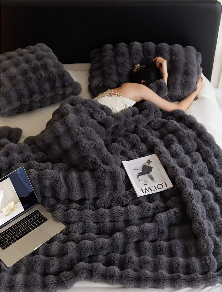 Plaid in peluche super accogliente e morbido, coperta calda per un comfort lussuoso in ogni stagione.