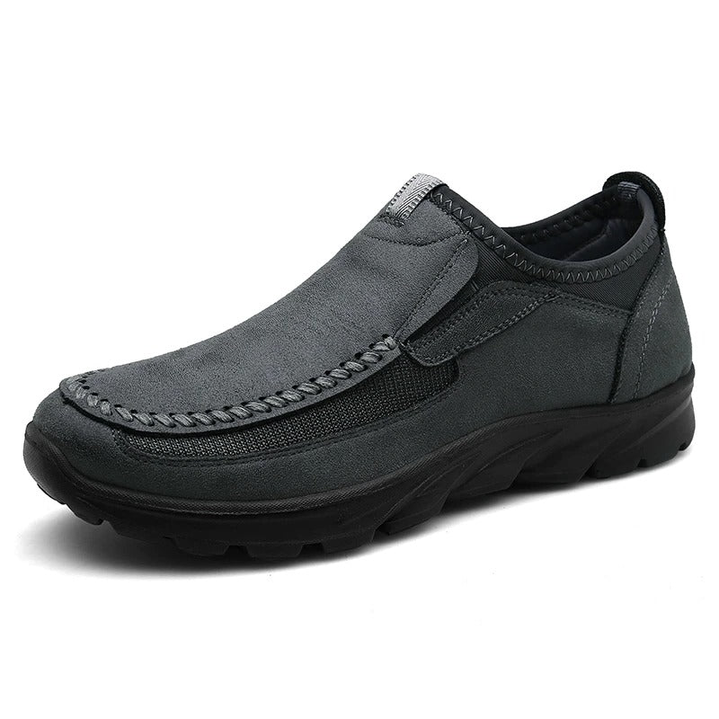 Scarpe uomo casual slip-on in vera pelle, ortopediche e flessibili, offrono benessere e comfort elevato.