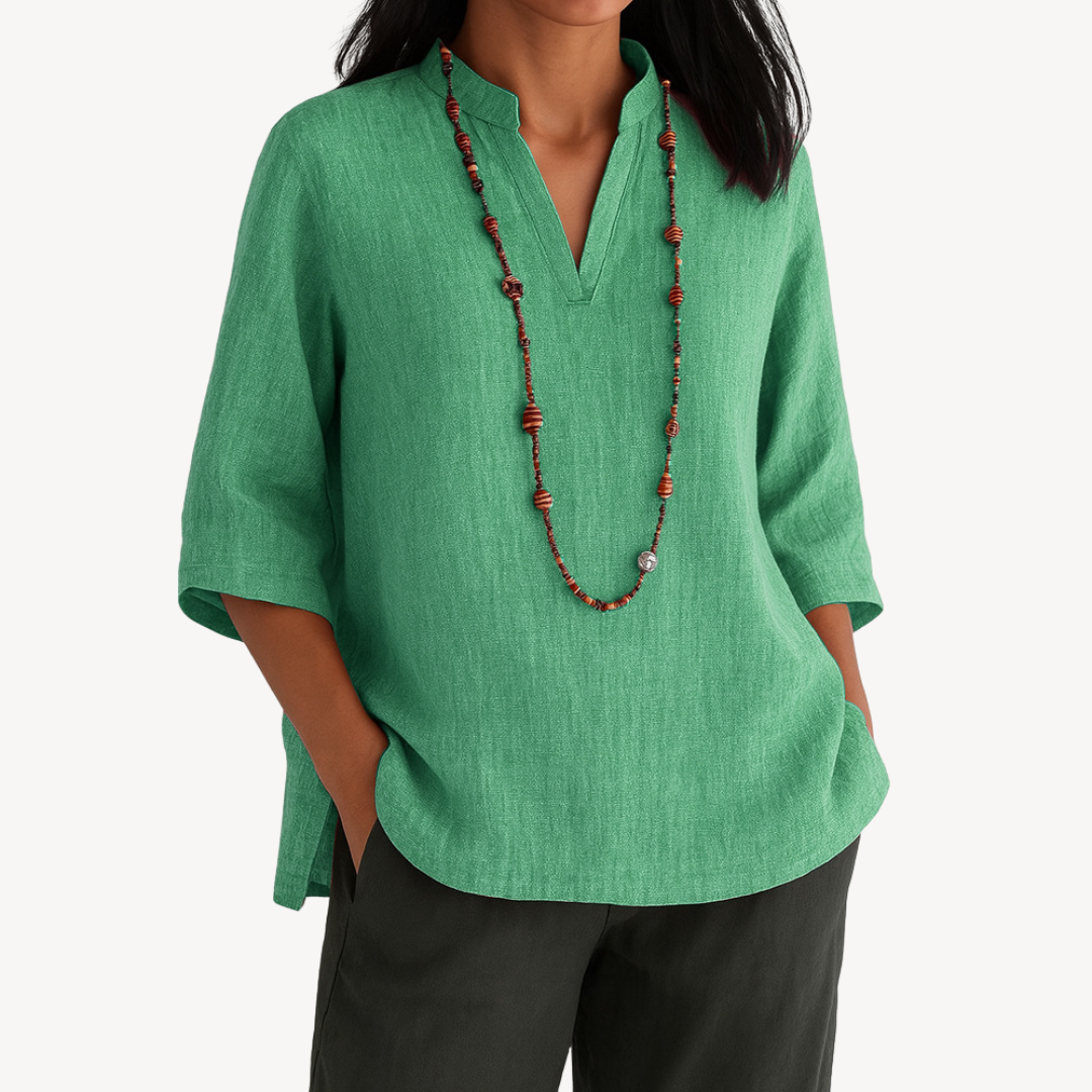 Comoda blusa estiva donna con scollo a V e maniche a 3/4. Tunica versatile per ogni occasione primaverile.