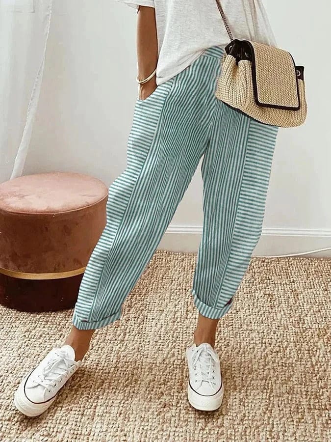 Versatili pantaloni da uomo a righe, taglio dritto, tessuto comodo; abbigliamento casual essenziale per tutto l'anno.