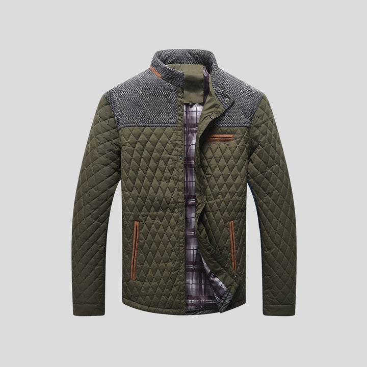 Giacca trapuntata uomo, design color block e collo alto. Ideale per l'inverno, calda e con eleganza quotidiana.