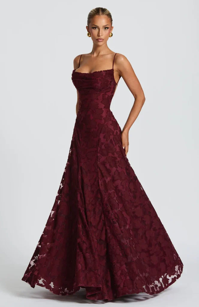Abito da sera lungo donna elegante con scollo a cuore, perfetto per cerimonie e serate.