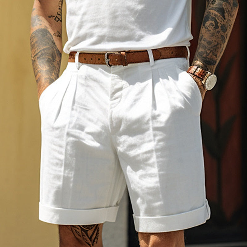 Pantaloncini estivi in lino da uomo, look casual e fresco. Perfetti per il comfort quotidiano e le giornate di sole.