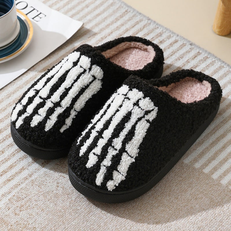 Morbide pantofole Halloween unisex in peluche, perfette per un look festivo e caldo comfort domestico autunnale.