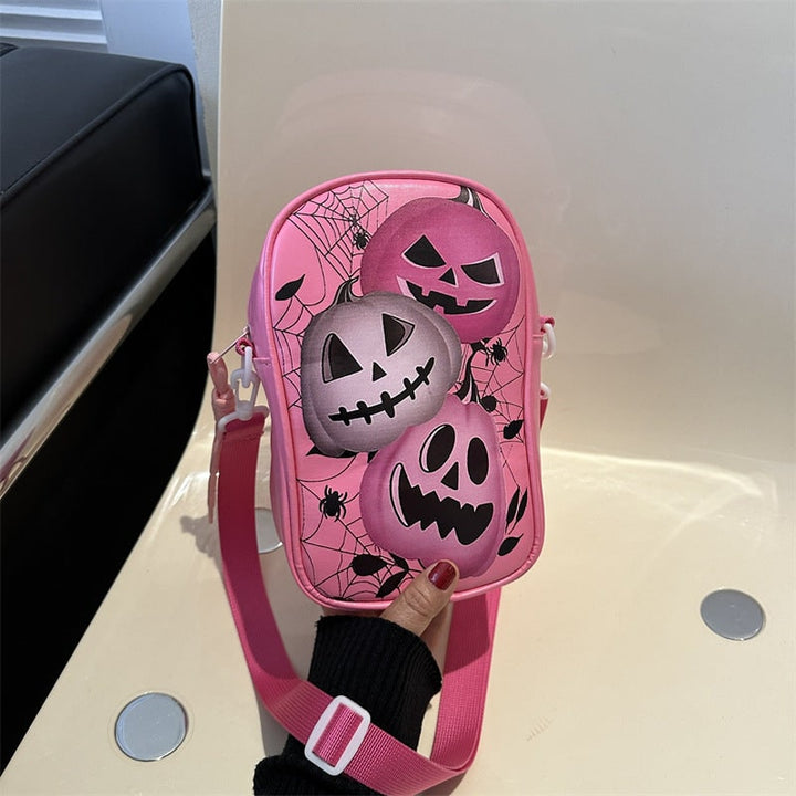 Borsa a tracolla di design per Halloween, accessorio moda donna che unisce stile spettrale e praticità.