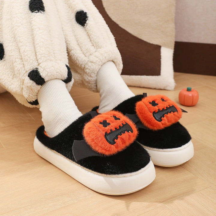 Pantofole platform uomo festive con zucca intagliata, antiscivolo, per massimo comfort in casa.