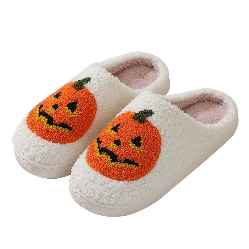 Idea regalo: ciabatte Halloween unisex con design zucca, slip-on e supporto arco per massimo comfort.