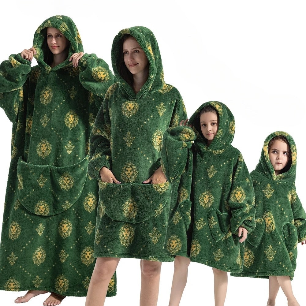 Comoda coperta oversize con cappuccio e tasca, avvolgente per tutto il corpo, perfetta per serate autunnali/invernali.