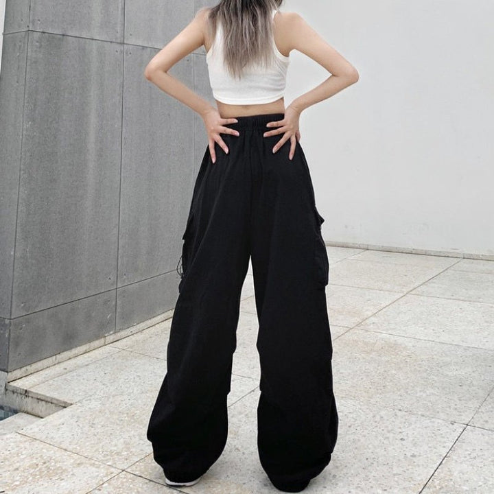 Pantaloni cargo donna moderni a vita alta, gamba larga, tasche multiple. Ideali per il tuo look casual.