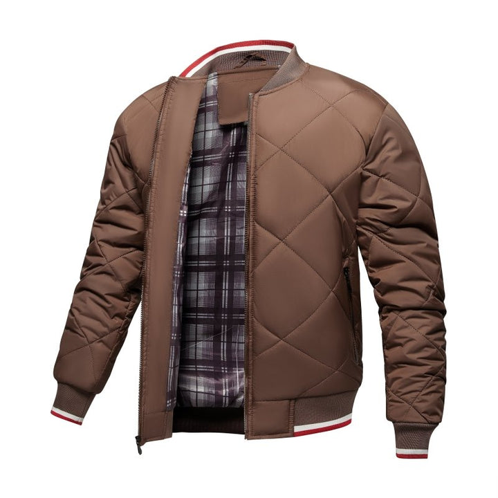Giacca elegante uomo, modello bomber con design geometrico trapuntato, abbigliamento maschile versatile.