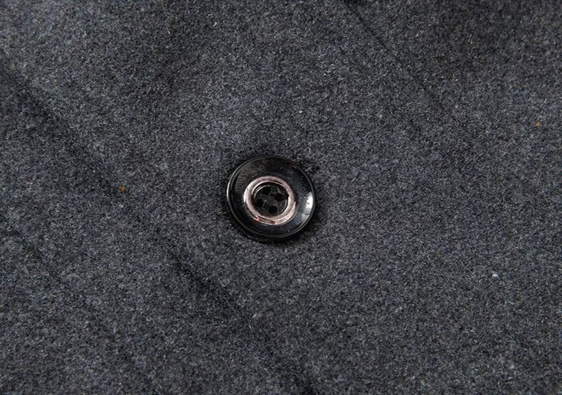 Cappotto monopetto da uomo, design moderno e classico per un inverno all'insegna dello stile e del calore.