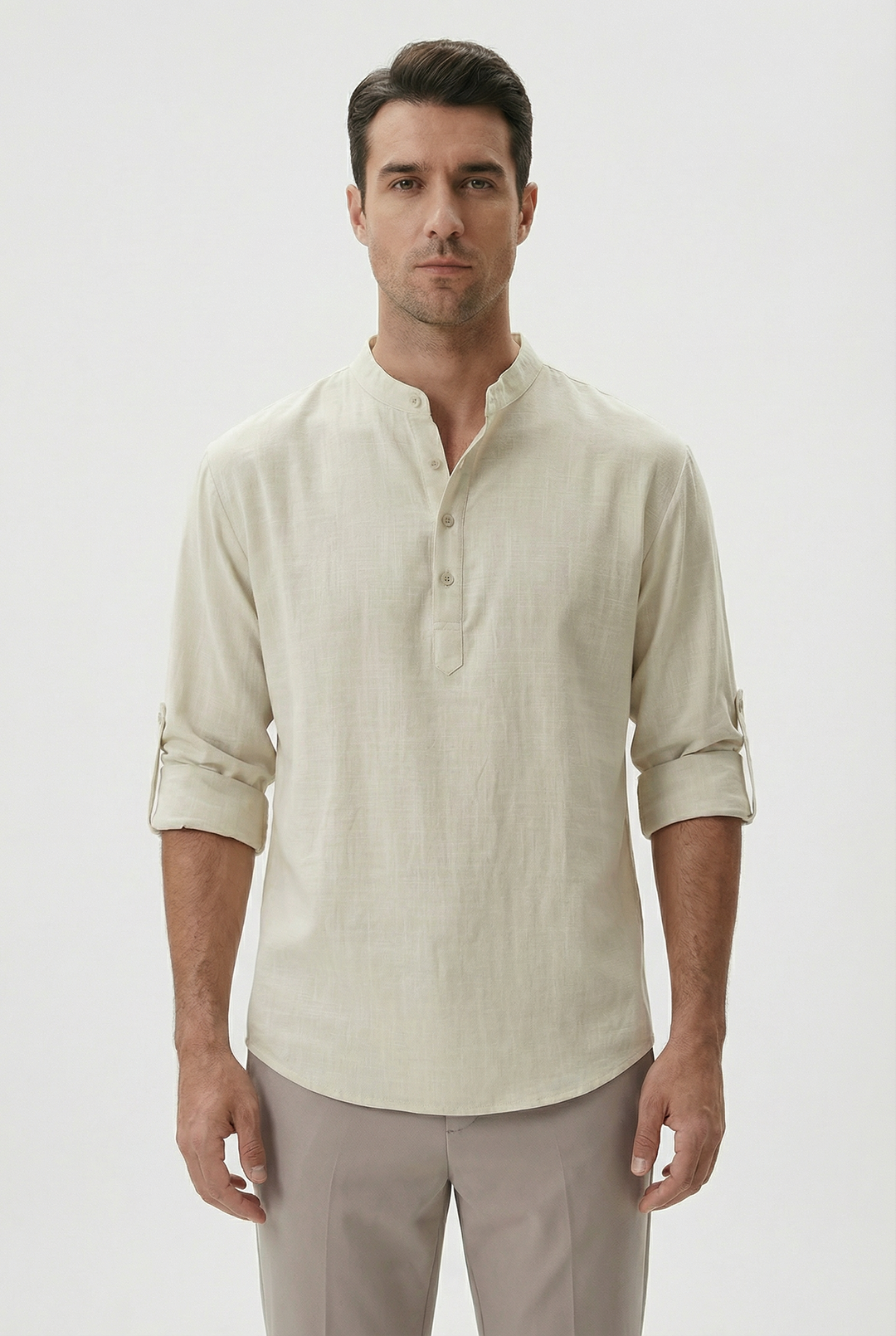 Camicia uomo estiva a maniche arrotolate, versatile per ogni stile estivo, dal casual al chic e moda.