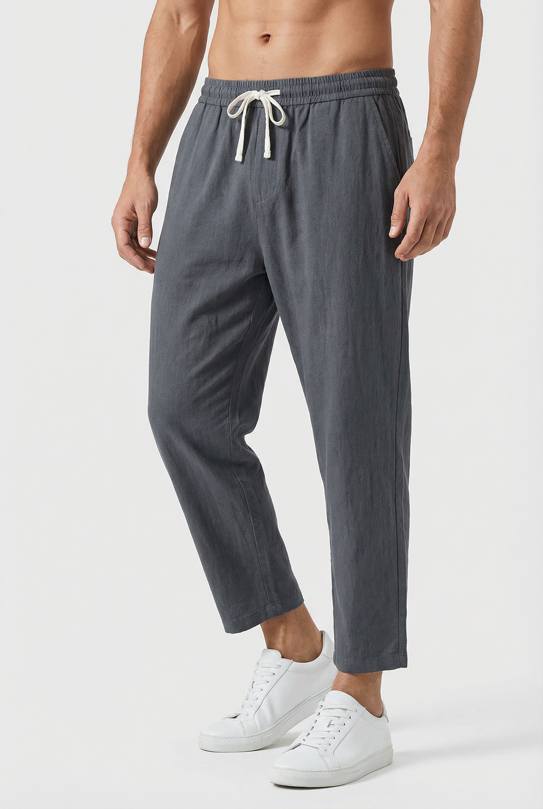 Pantaloni uomo estivi ampi e comodi con tasche. Ideali per un look casual e fresco durante il giorno.