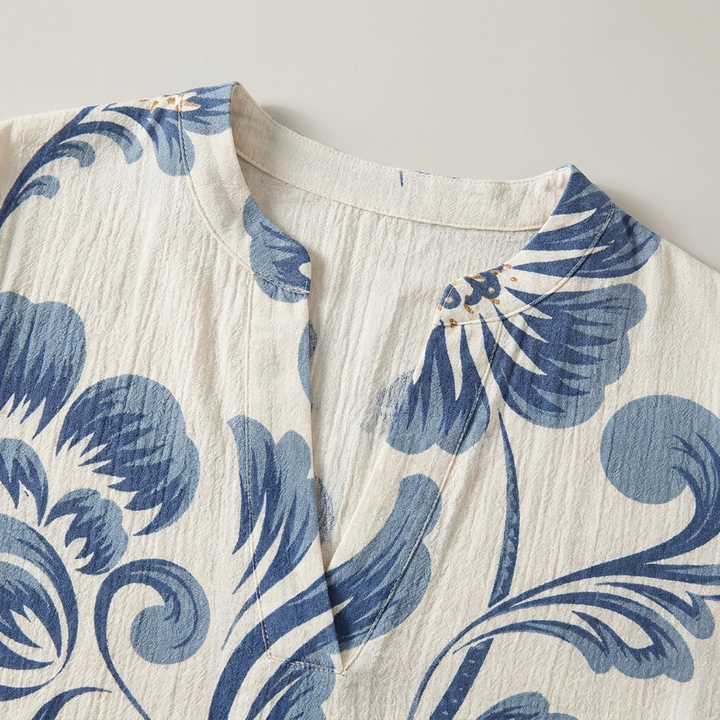 Maglietta estiva femminile, ideale per un look casual o chic. Tessuto leggero e traspirante.