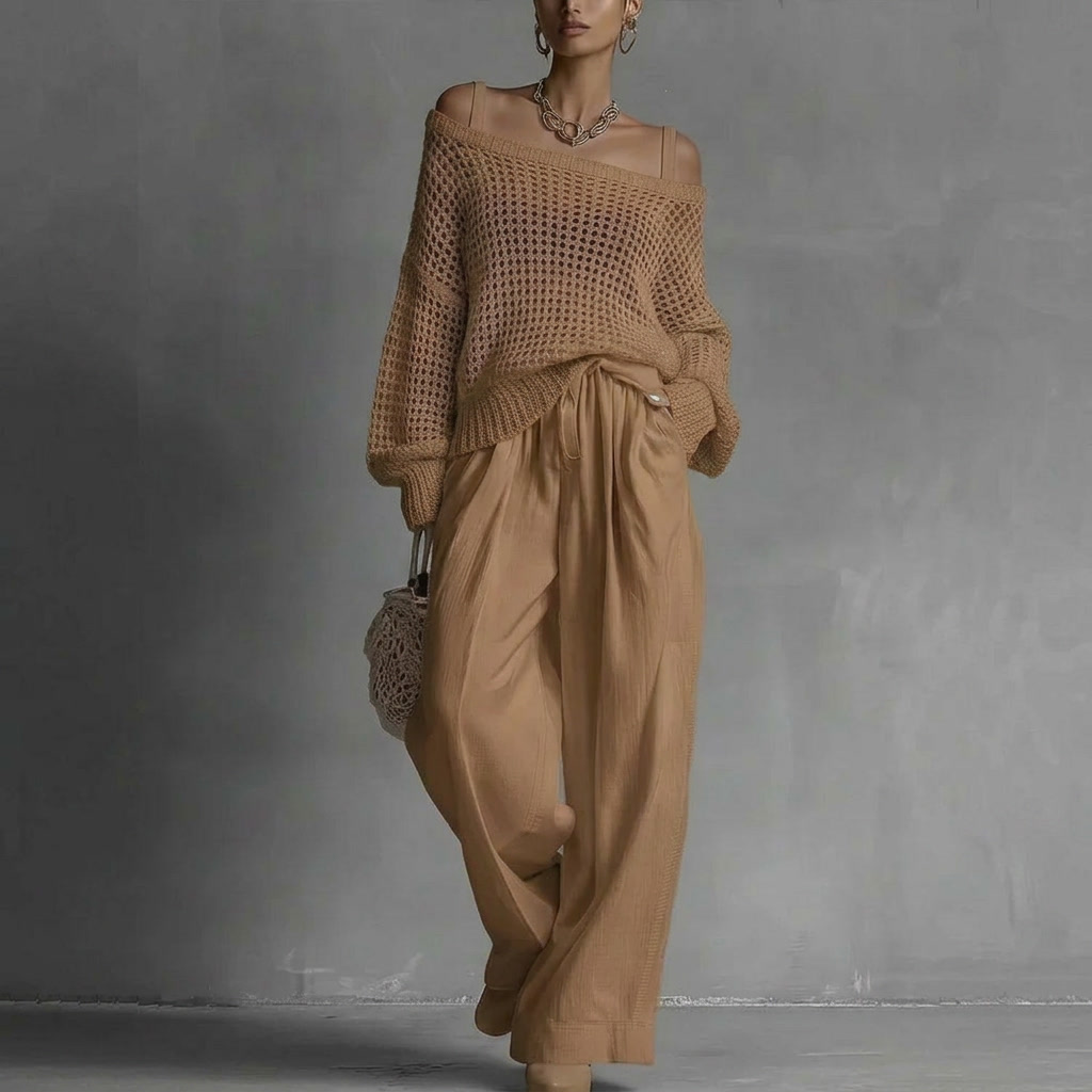 Completo donna vestibilità ampia con maglione traforato e pantaloni palazzo, ideale per eleganza e comfort.