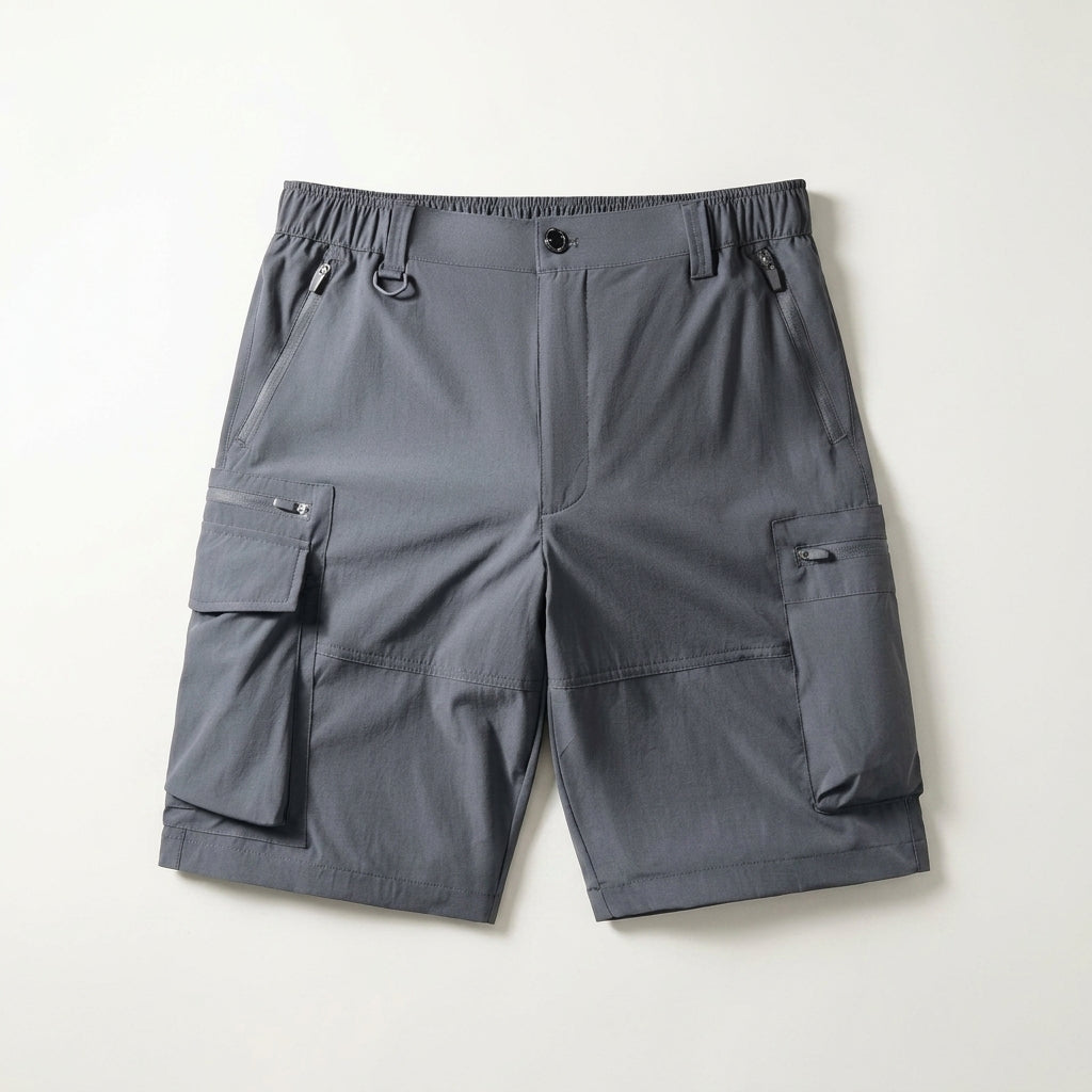 Shorts multitasche uomo per attività outdoor. Design funzionale e tessuto ad asciugatura rapida per il massimo comfort.