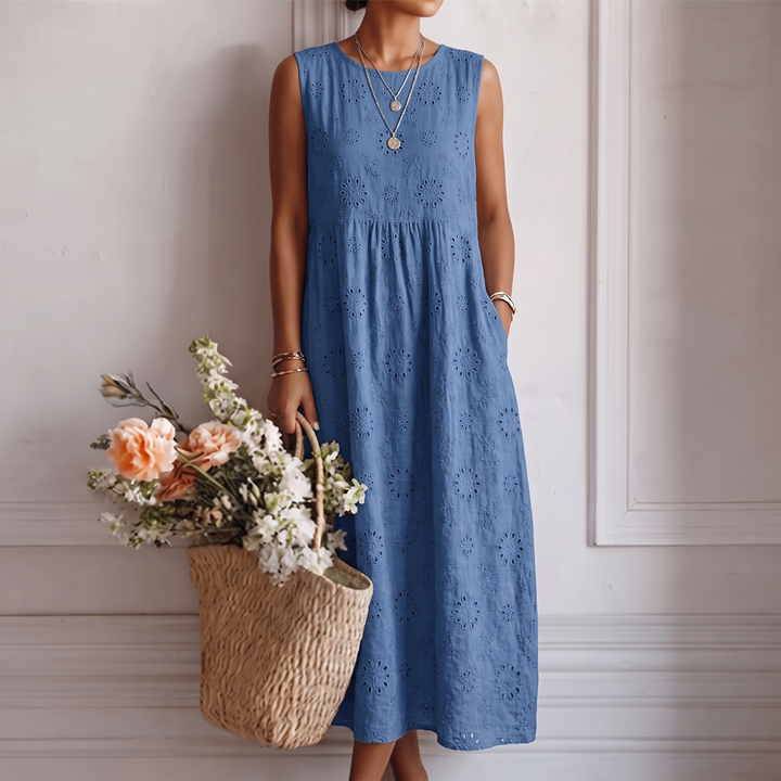 Abito midi estivo da donna con sofisticato ricamo floreale traforato, ideale per primavera e vacanze eleganti.